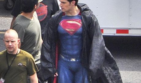 Batman v Superman: Dawn of Justice – nuova foto dal set con Superman