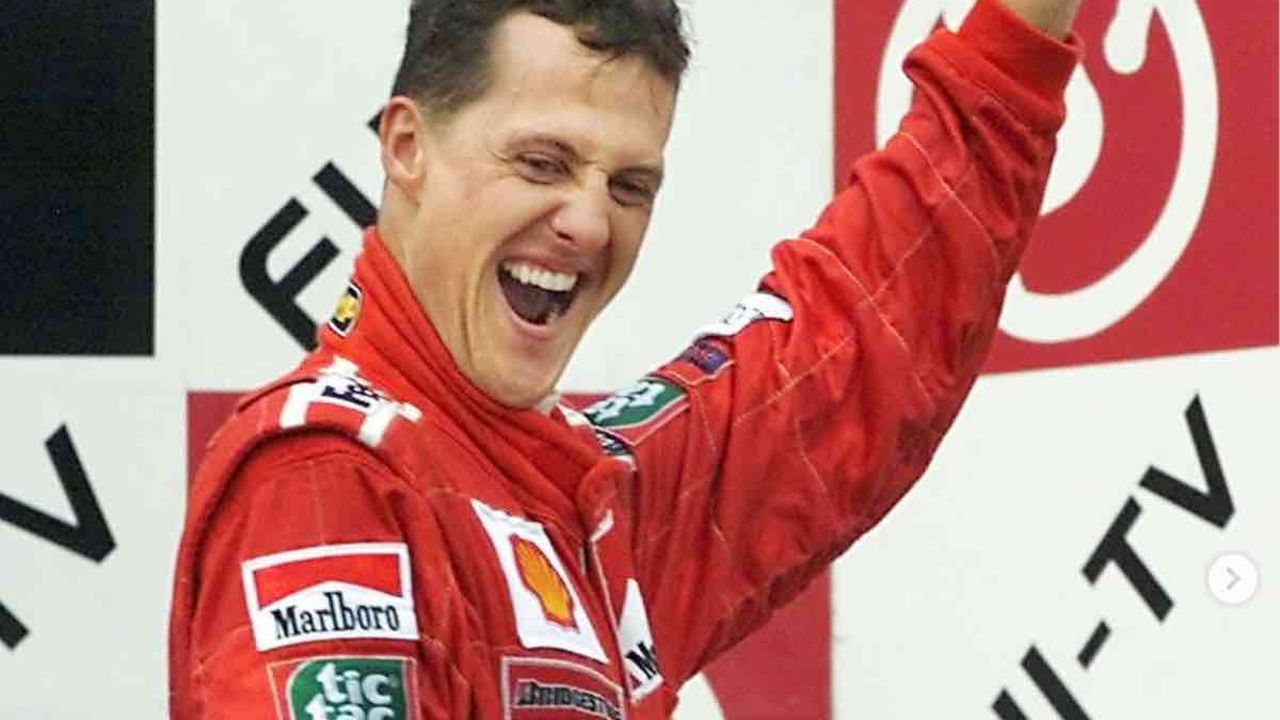 Michael Schumacher sta meglio: “Non è più in un letto, riesce a stare in carrozzina e ama guardare la Formula Uno”
