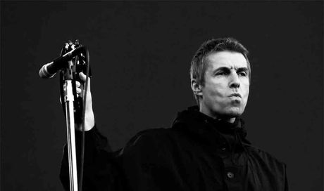 Liam Gallagher bandito dal lanciare tamburelli e maracas ai concerti degli Oasis