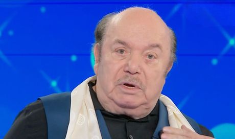 «Papa Francesco era il mio fratello minore», Lino Banfi commosso da Mara Venier