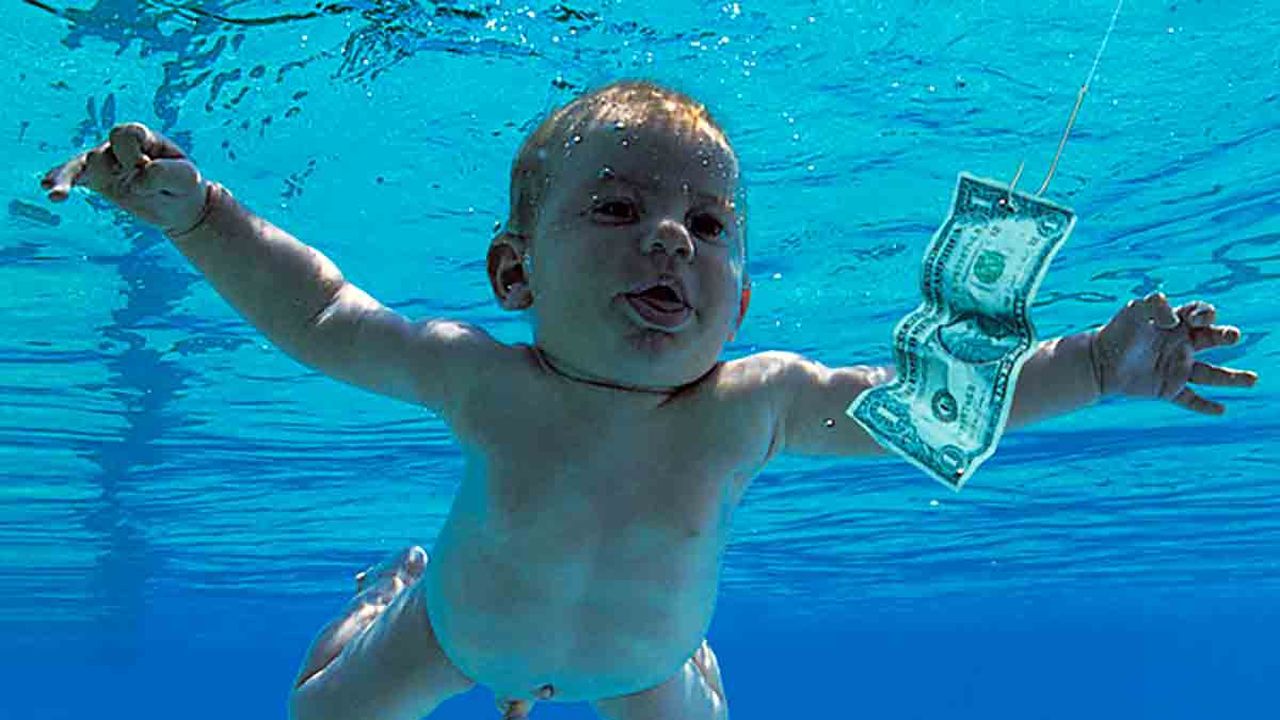 Nirvana, il “baby” di Nevermind perde (di nuovo) la causa: perché il giudice ha archiviato il caso