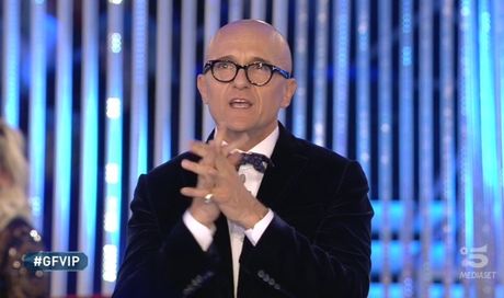 GF Vip 4, in studio è tutto un “vorrei ma non riesco”… Il cast salva la prima puntata