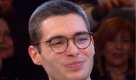 “Non sono mai stato fidanzato”: Marco lancia l’appello ad Affari tuoi. Poi l’incredibile vincita stasera 9 febbraio 2026