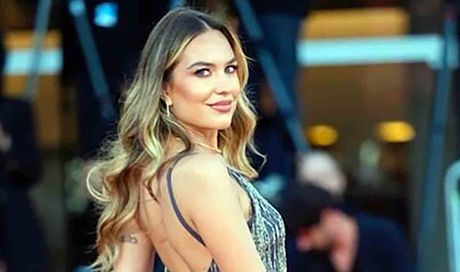 Vladimir Luxuria ricorda Pamela Genini: “Un raggio di sole sul set”. Il femminicidio che sconvolge Milano