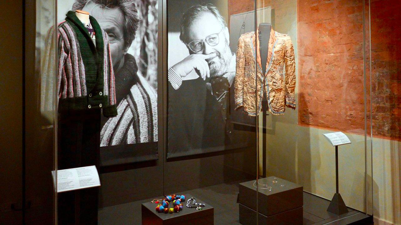 “The Gentleman” a Milano, la mostra che racconta l’eleganza maschile dal Settecento a oggi attraverso cinema e tv – Intervista a Mara Cappelletti