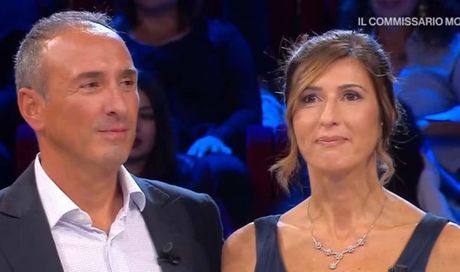 Affari Tuoi, Laura e il marito in gara per la figlia. Com’è finita la partita