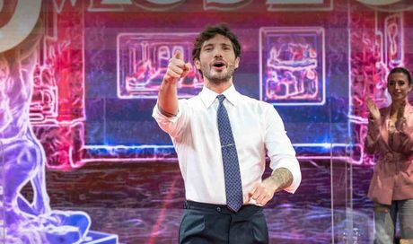 Stefano de Martino pronto a lasciare Step? Tutte le ipotesi sul futuro del conduttore