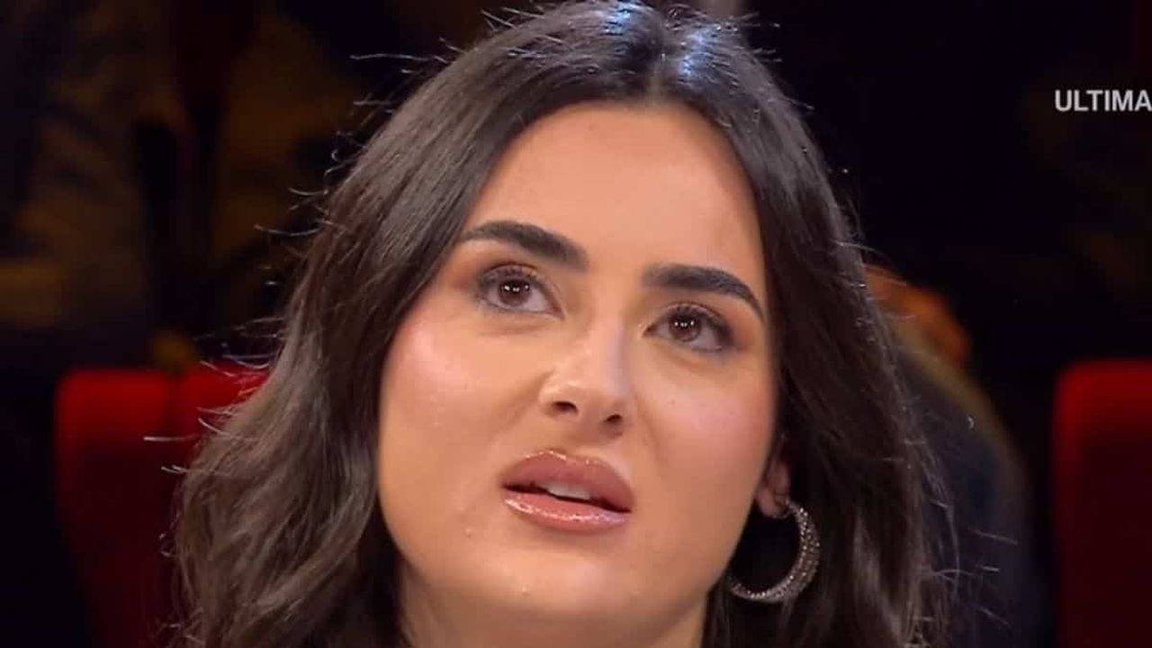 “Mia suocera mi ha detto di non tornare senza soldi”: Sara rifiuta l’offerta ad Affari tuoi, quanto ha vinto stasera 17 febbraio 2026