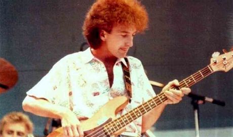 John Deacon, il compleanno del bassista che non vuole tornare con i Queen