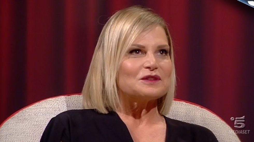 Simona Ventura a L’intervista di Costanzo: “Sanremo non fu flop. L’isola mi ha ridato l’entusiasmo e Selfie lo vivo come una grande opportunità”