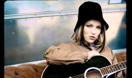 Lene Marlin – Sitting Down Here