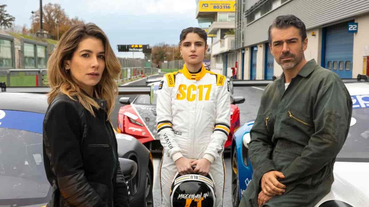 Luca Argentero protagonista di Motorvalley. La serie originale Netflix: debutto, cast, trailer