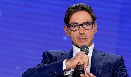 Pier Silvio Berlusconi su Corona, Striscia, il referendum, Signorini e Fiorello: “Un solo problema, dovrebbe venire da noi”