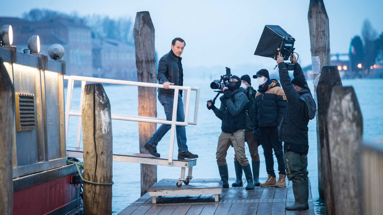 Stefano Accorsi: “Fuggo a Celebrity Hunted, ma anche nella vita reale…”