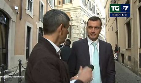 Tg La7, fuori onda di Rocco Casalino. Ma Mentana rientra in studio: “Non abbiamo bisogno di mezzucci”