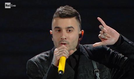 Vado al massimo: Junior Cally con i Viito a Sanremo 2020 (Testo e Video)