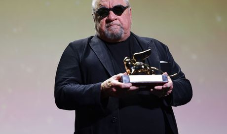 Venezia 79, Paul Schrader: il Leone d’Oro alla carriera e red carpet “Master Gardener” (foto e video)
