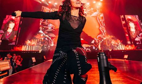 Elisa conquista i palasport: partito il tour che accende il dopo San Siro | La scaletta