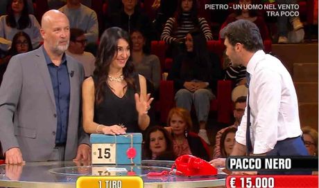 Affari tuoi, finale con “sorpresa” per Elena: la puntata si chiude in modo enigmatico