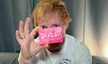 Play, Ed Sheeran riaccende il technicolor: l’album che apre l’era Stereo
