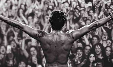 Yungblud si ferma: problemi di salute e tour sospeso fino a fine anno