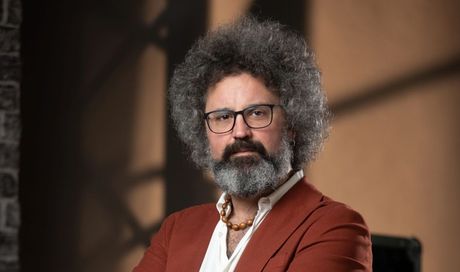 Simone Cristicchi: “Mia madre ha avuto un’emorragia cerebrale. A destra ho trovato sempre un’apertura mentale maggiore”