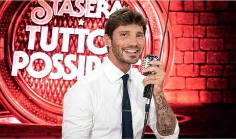 Stasera Tutto È Possibile, nuova stagione in arrivo: ospiti, giochi in programma e regole aggiornate per la stanza inclinata