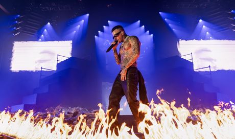 Sfera Ebbasta a Roma, la scaletta del concerto sold out al Palazzo dello Sport, 12 marzo 2025