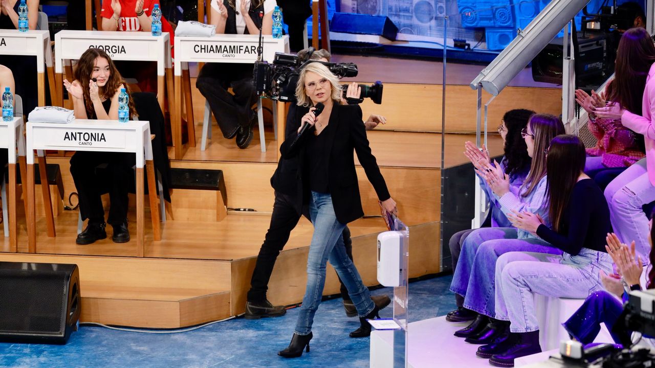 Amici 24, puntata 2 febbraio 2025: Nicolò al serale, Giorgia eliminata e Asia nuova allieva per Emanuel Lo