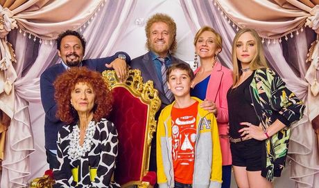 Poveri ma ricchi: foto del film con Christian De Sica e Enrico Brignano