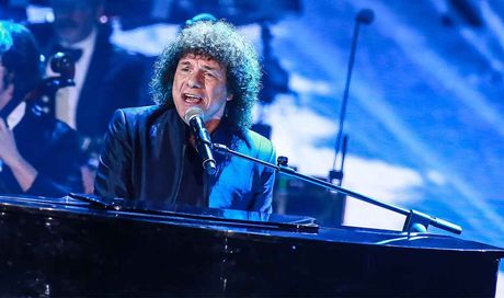 Riccardo Cocciante stasera in TV: 80 anni tra Margherita, Notre Dame e una moglie che ha rinunciato all’America per lui