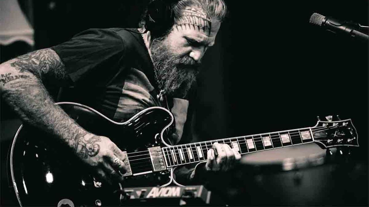 Tragico incidente in moto, muore Brent Hinds, chitarrista dei Mastodon: aveva 51 anni