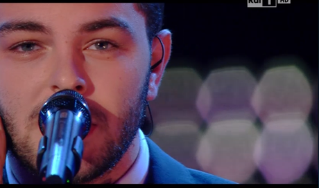 Sanremo 2015, Lorenzo Fragola – Siamo uguali: esibizione finale 14 Febbraio (Video)