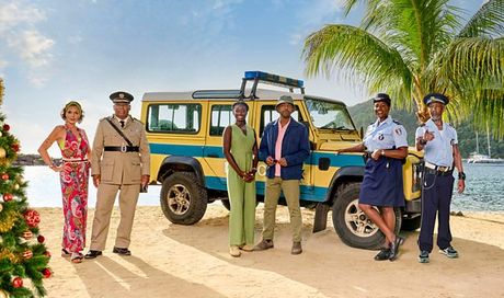 Delitti in Paradiso – Un Natale nel mirino: trama, cast e dove vedere lo speciale natalizio della serie tv