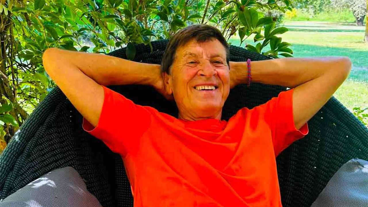 Gianni Morandi si prende una pausa dai social: “Il telefono non mi sta dietro”