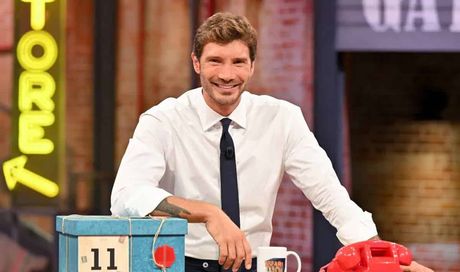 Stefano De Martino si ferma: perché stasera 7 dicembre non va in onda Affari Tuoi