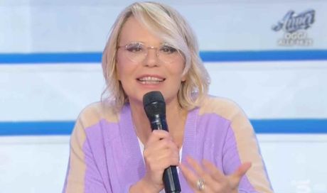 Uomini e Donne, tensione in studio: Maria De Filippi dice no al cavaliere. Cosa è successo