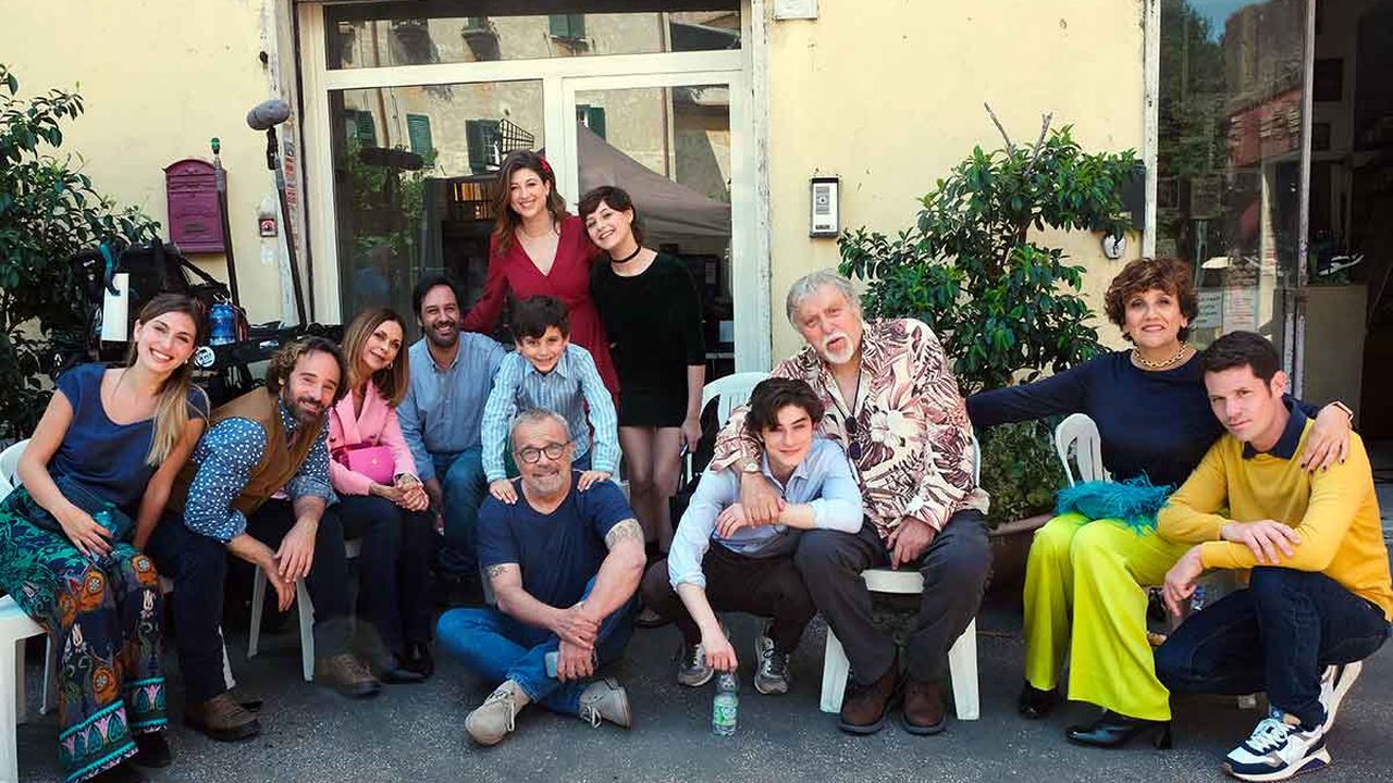 I Cesaroni 7 tornano su Canale 5: perché una famiglia televisiva resiste dieci anni fuori dai palinsesti