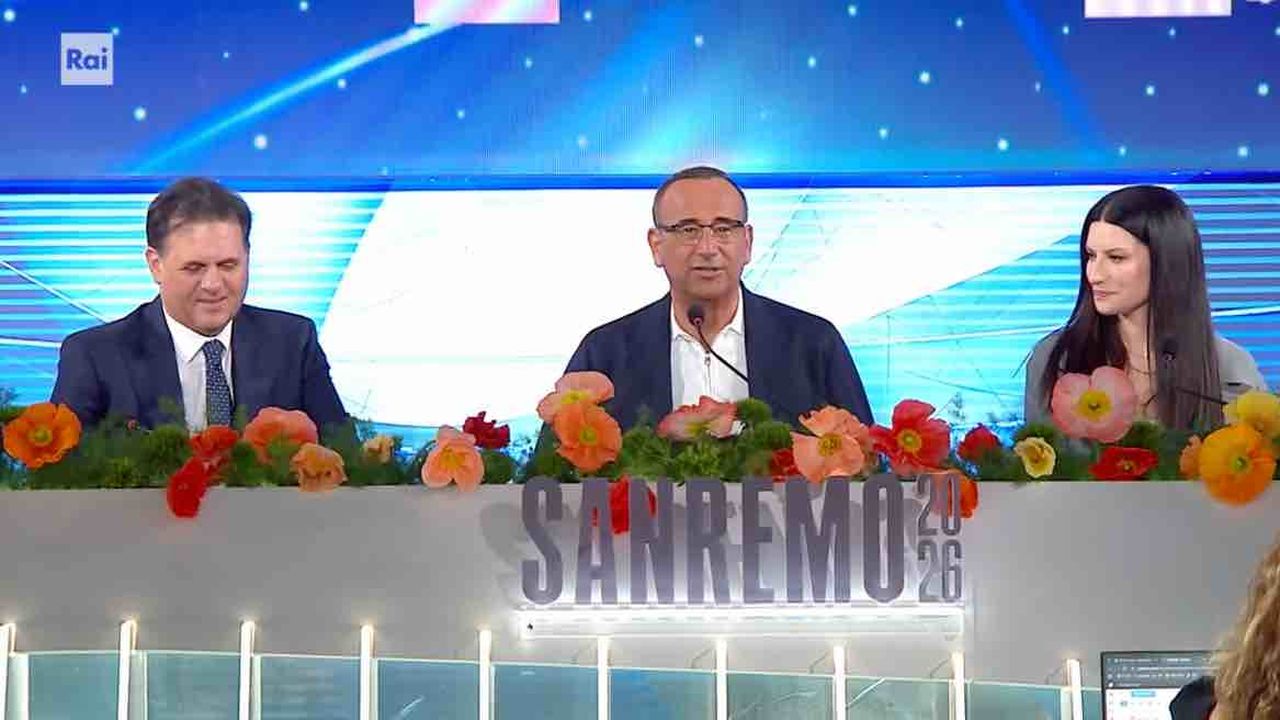 Sanremo 2026, la conferenza stampa della vigilia: dal ricordo di Pippo Baudo alla presenza di Giorgia Meloni, gli argomenti principali