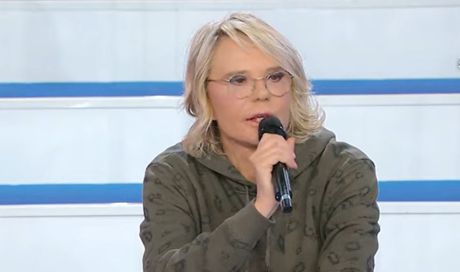 “La prossima tronista sarà una dama famosa del trono over”. Le indiscrezioni su Uomini e Donne