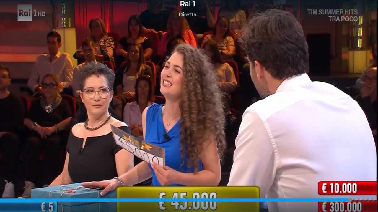 Affari Tuoi, Alessia beffa il Dottore. La vittoria commovente, cosa farà con la cifra vinta