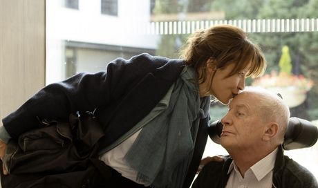 E’ andato tutto bene: foto e poster del film di François Ozon