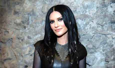 Laura Pausini e il “crack” che l’ha quasi azzerata: “Avevo venduto 40 milioni di dischi e sono rimasta senza niente”
