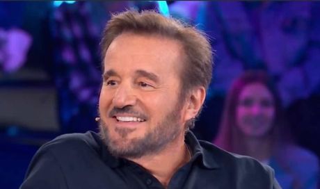 Christian De Sica contro Giorgia Meloni, ma è una fake news: il post social dell’attore e regista