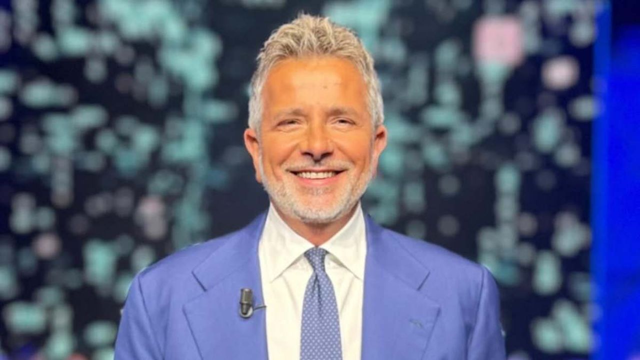 Giuseppe Brindisi: età, moglie e figli, laurea, dove vive. Tutto sul giornalista di Zona Bianca