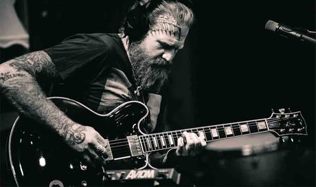 Tragico incidente in moto, muore Brent Hinds, chitarrista dei Mastodon: aveva 51 anni