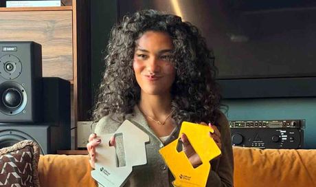 Olivia Dean domina in Gran Bretagna: presto in Italia in tournée