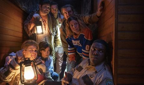 A cena con il lupo: trailer italiano della commedia horror Werewolves Within (in digitale dal 2 luglio)