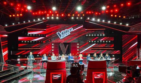 The Voice Senior torna su Rai 1: musica, storie e una nuova giuria per i talenti over 60