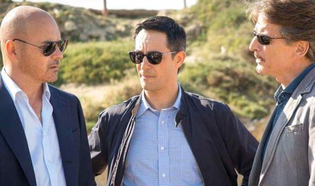Montalbano vince con il minimo sforzo, Le Iene Inside sfiora l’11%. Flop Nicola Savino con Freeze. I dati Auditel del 21 ottobre 2025
